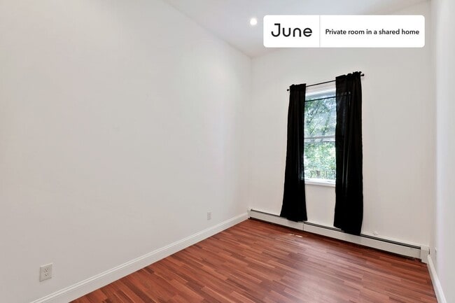 Foto del edificio - Room in Shared 4 bed/1 bath home