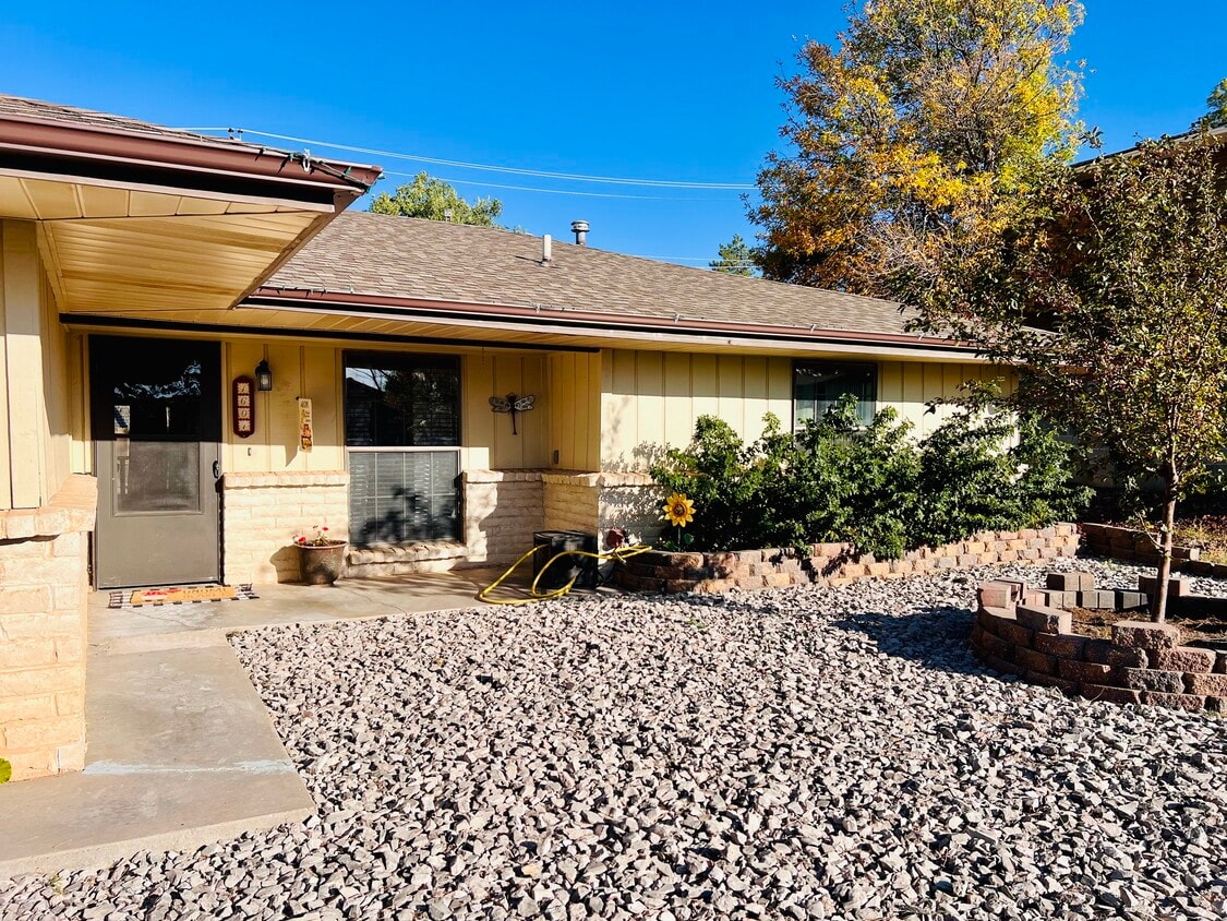 Primary Photo - 1601 Kiva Dr