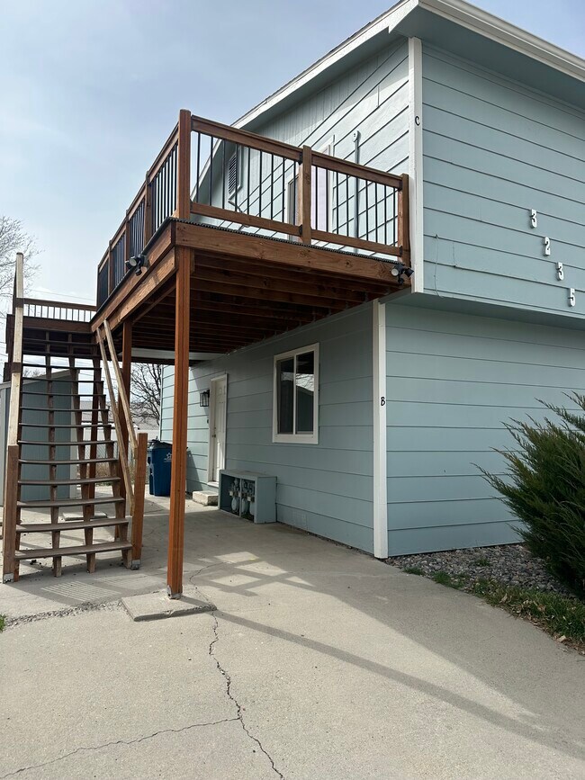 Foto del edificio - 3235 Downey Cir E