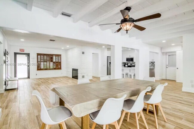 Foto del edificio - 2639 Monroe St