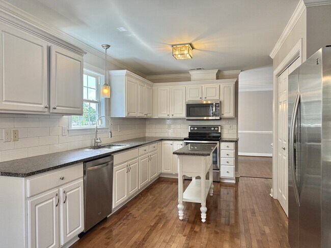 Foto del edificio - 3721 Stillwood Dr
