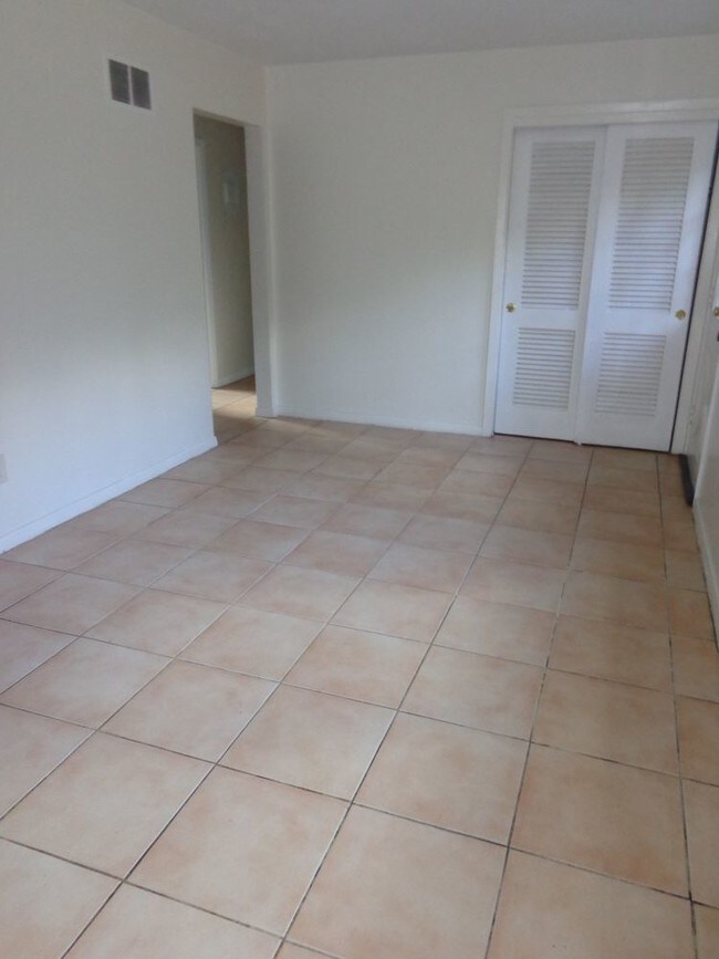 Building Photo - 1705 NW 34th Place LEASE PENDING