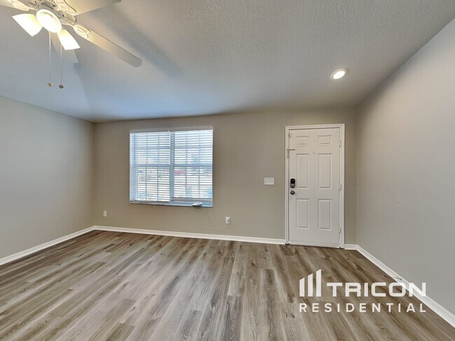 Foto del edificio - 904 Lake Shore Ranch Dr