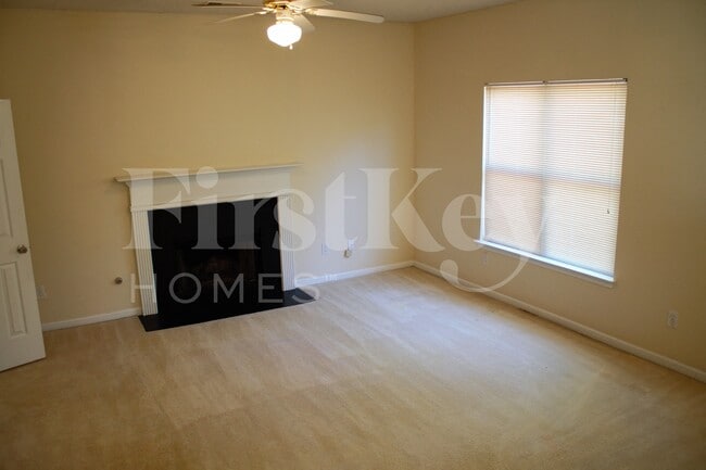 Building Photo - 141 Edison Dr