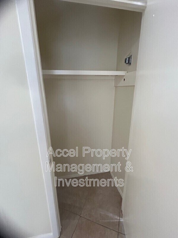 Foto del edificio - 1416 Grovewood Dr