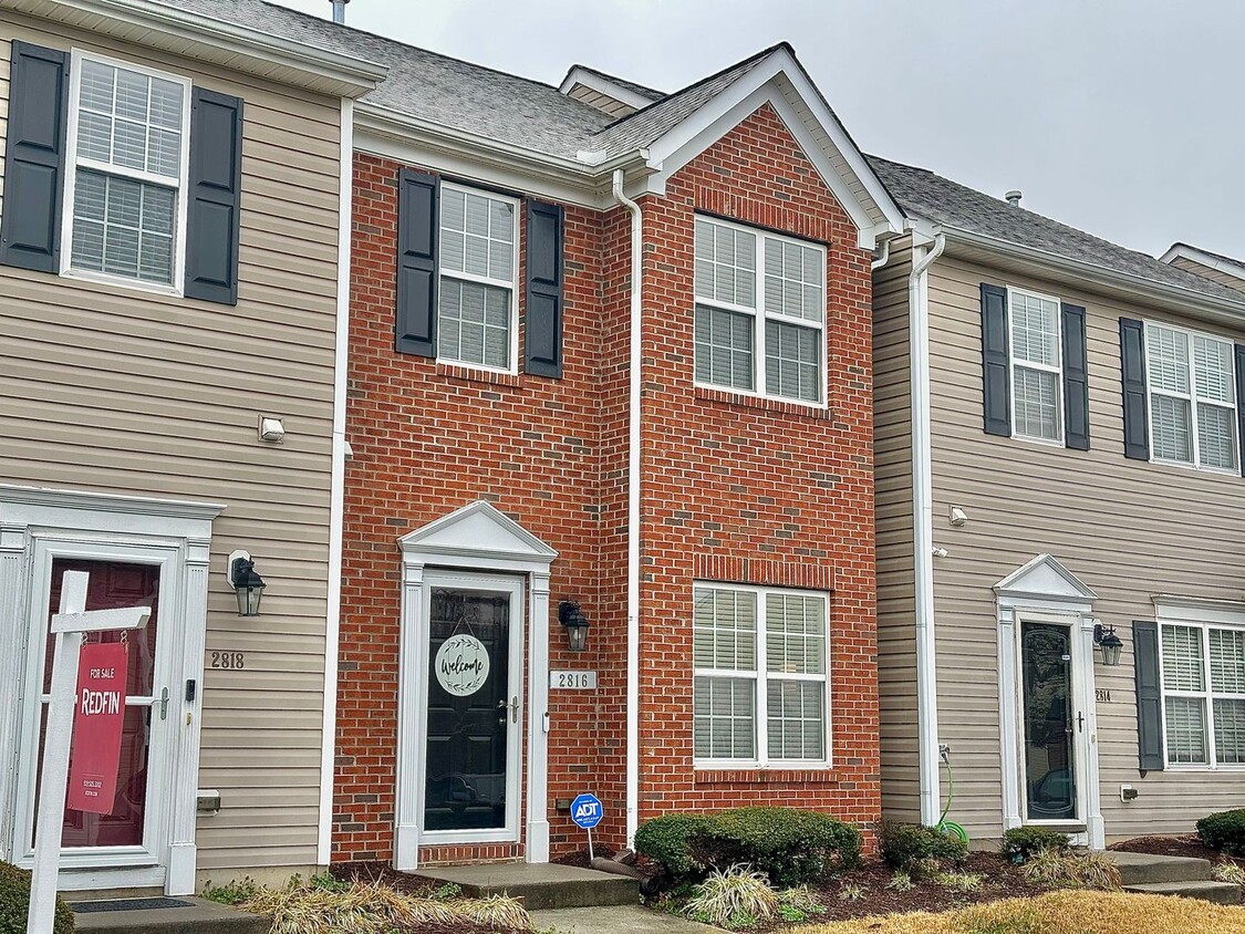 Primary Photo - Stylish 3 Bd, 2.5 Ba Townhome in Caddell W...