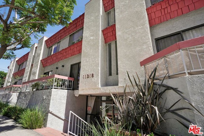 Foto del edificio - 11318 Ohio Ave