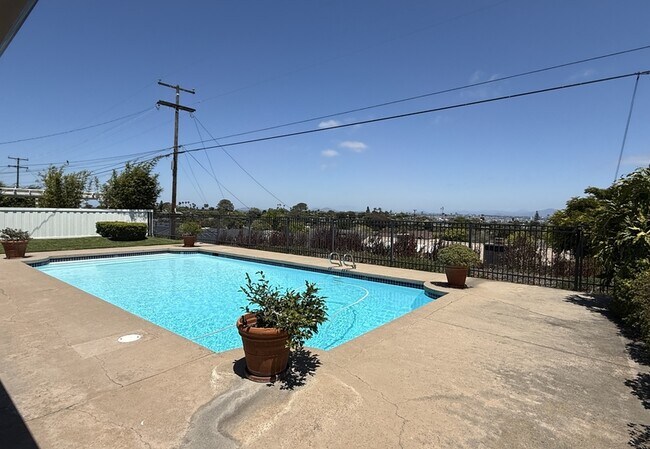 Foto del edificio - 1165 Catalina Blvd