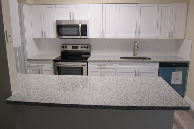 Building Photo - 941 Woodland Ave
