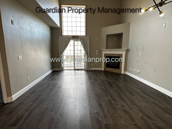 Foto del edificio - Maple Grove 2 Bedroom Town Home, 2 Car Gar...