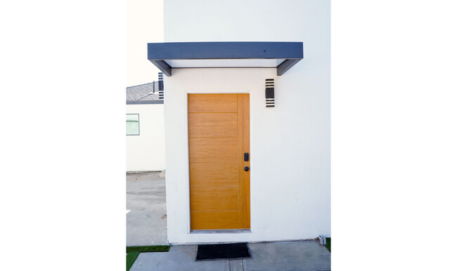 Building Photo - 629 W Hillsdale St