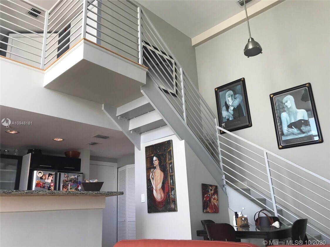 Primary Photo - 7728 Collins Ave