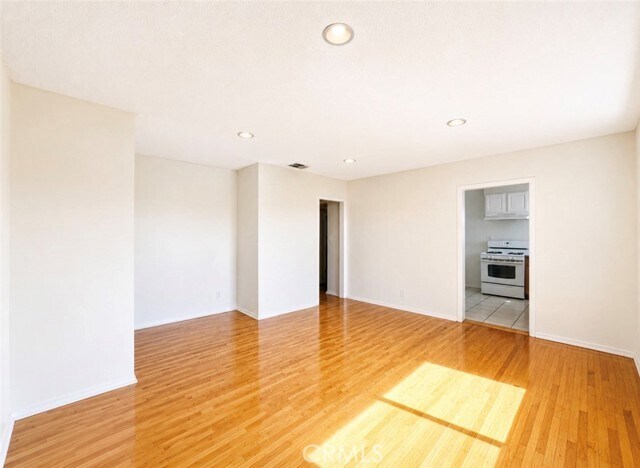 Foto del edificio - 1372 W 36th St