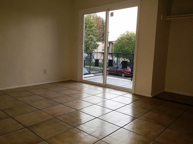 Foto del edificio - 8435 Willis Ave