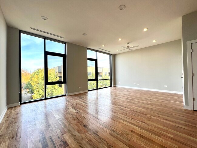 Foto del edificio - 1028 N California Ave