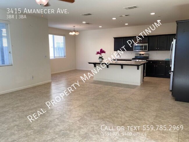 Building Photo - $2,500 Ashlan & Leonard 3 Bedroom + Solar ...