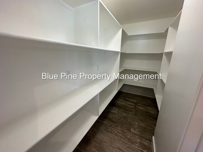 Building Photo - 679 Sterling Dr