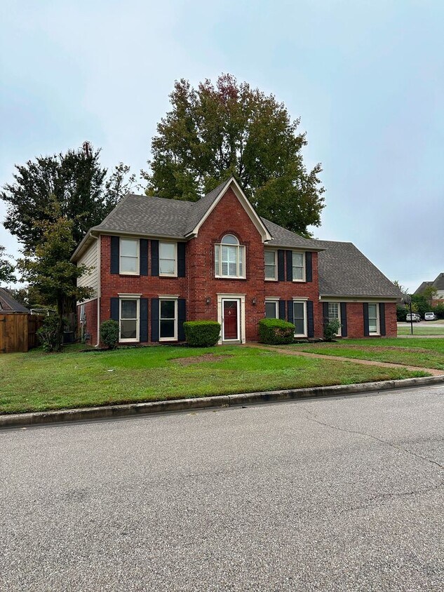 Foto principal - Huge 3 BD Home On A Corner Lot! Fully Fenc...