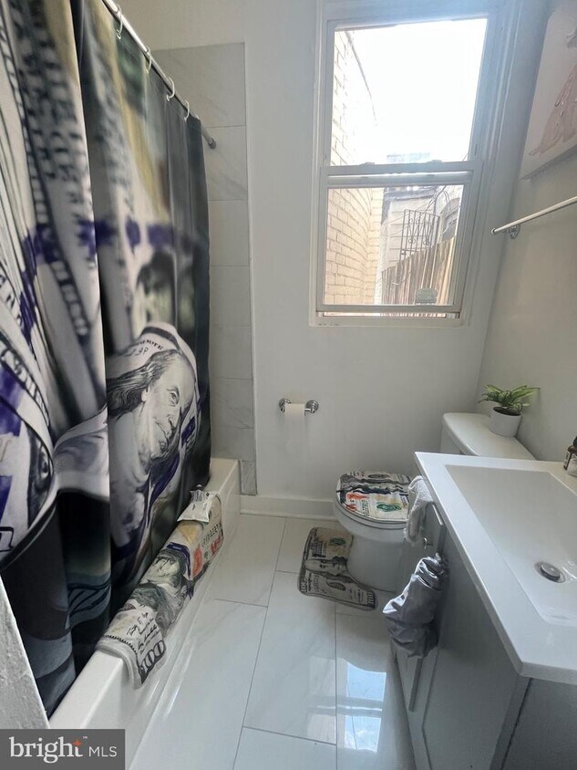 Foto principal - 228 N Kenwood Ave