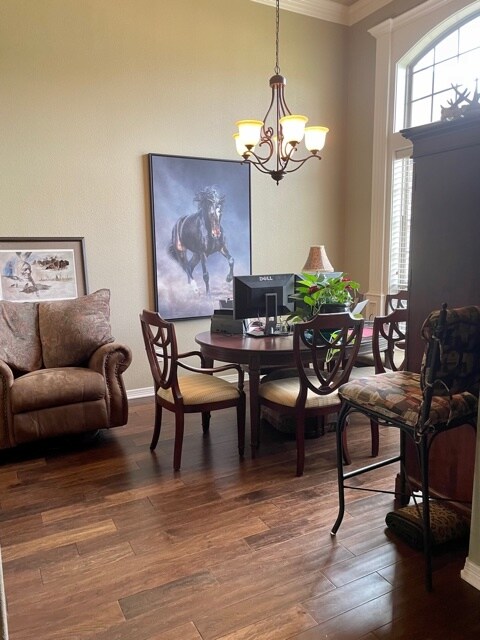 This listing is for a roommate situation - 1 bedroom for rent, not entire house - 1643 Elk River Rd