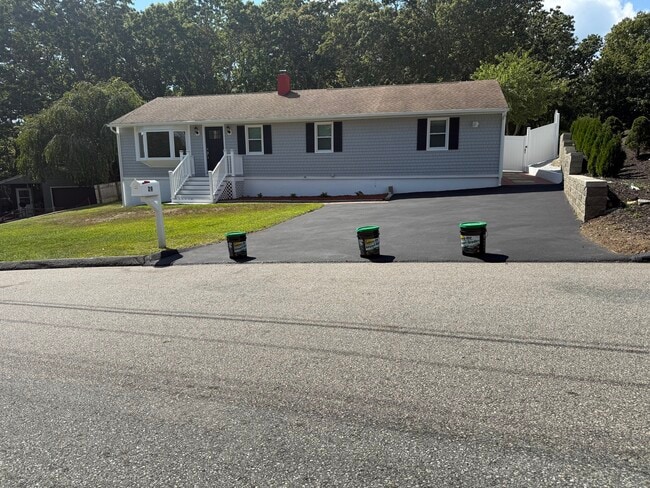 Building Photo - 29 Blueberry Hill Rd