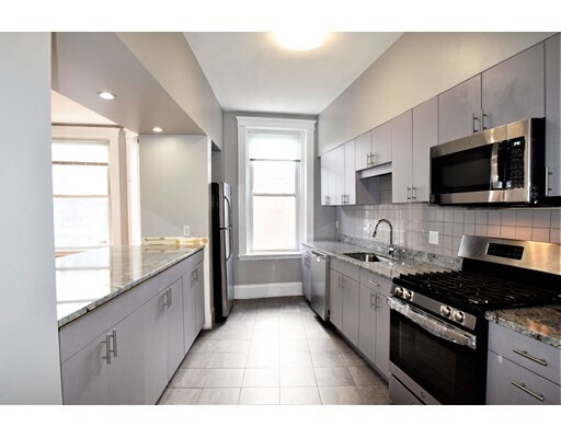 Foto del edificio - 83 Glenville Ave
