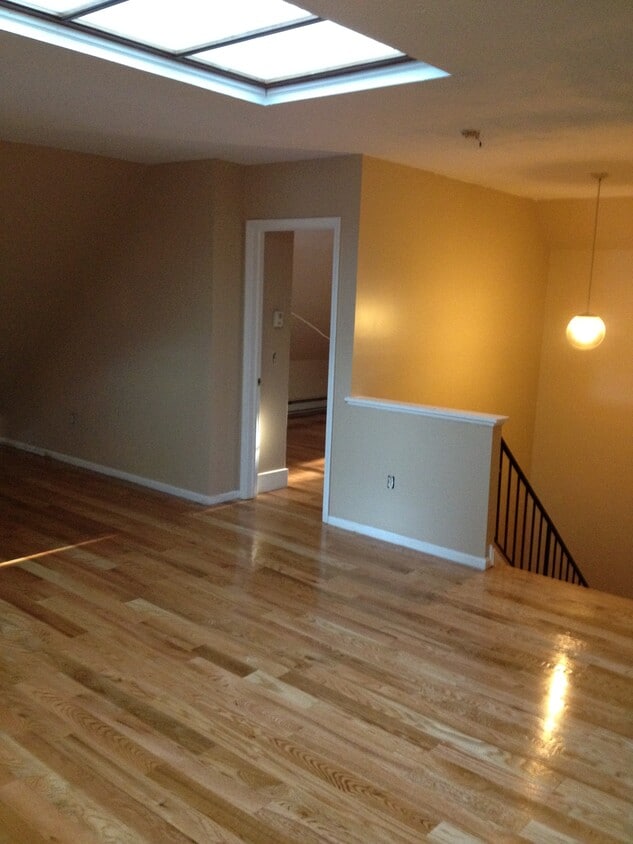 Primary Photo - 144 Dartmouth St
