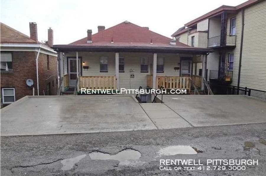 Primary Photo - 2824 Clermont Ave
