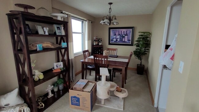 Dining room - 11850 Edgewater Dr