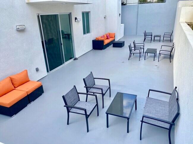 662 Kelton Avenue, Westwood CA 90024 - Terraza trasera - 662 Kelton Ave