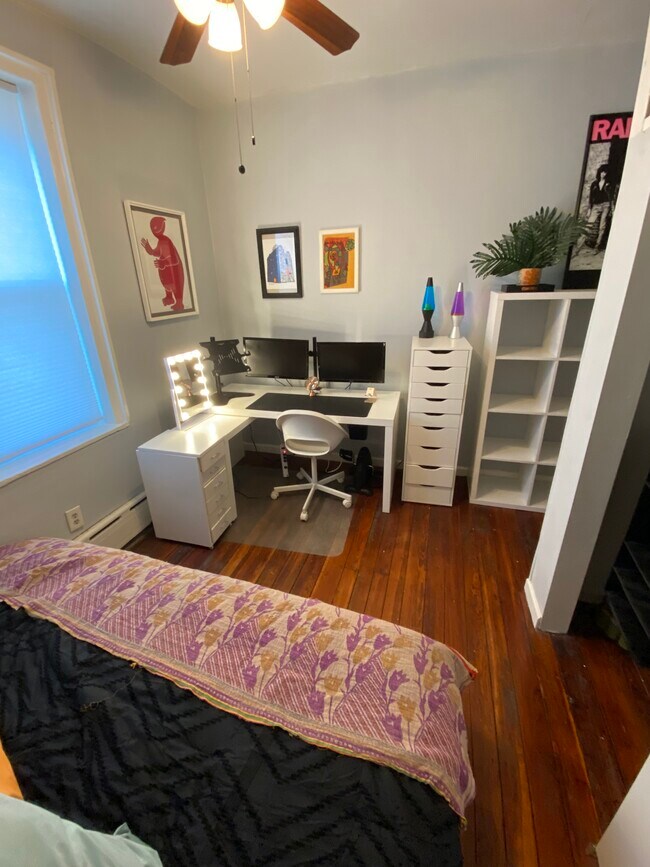 Bedroom#2 with double bed and office - 2024 E Lehigh Ave