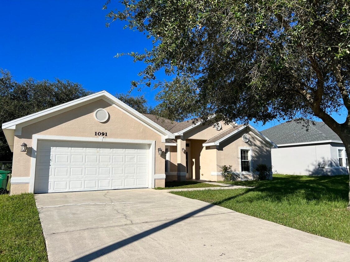 Primary Photo - 1091 SW California Blvd