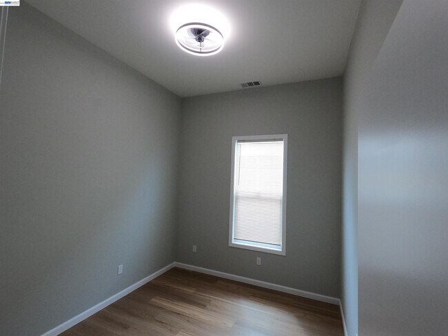 Foto del edificio - 720 Foothill Blvd