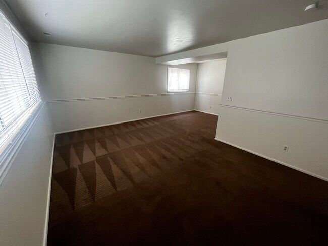 Foto del edificio - 646 E 1700 S