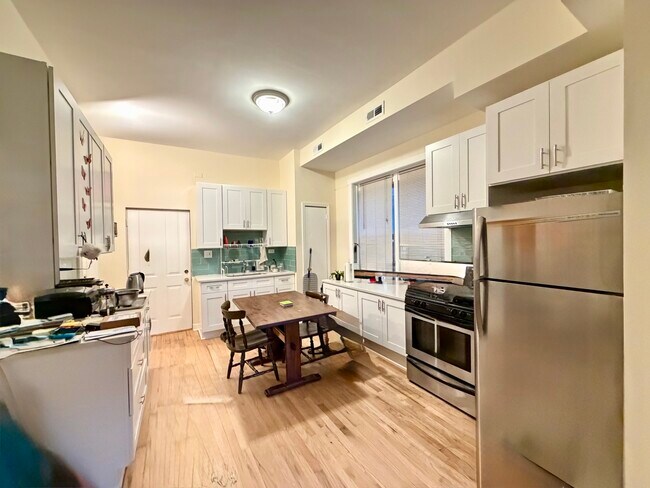 Foto del edificio - 1420 N Western Ave