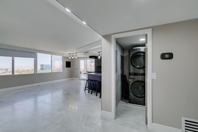 Foto del edificio - 205 E Harmon Ave
