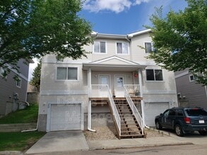 Building Photo - 130 Hyndman Cres NW