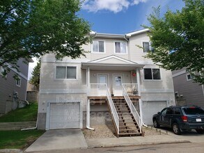 Building Photo - 130 Hyndman Cres NW