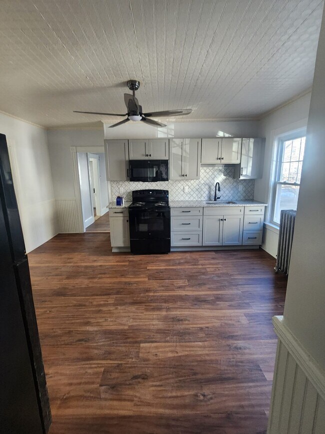 Building Photo - 135 Myrtle St