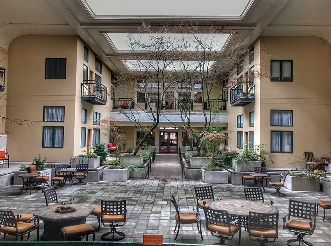 Beautiful Lincoln School Studio - Beautiful Lincoln School Studio