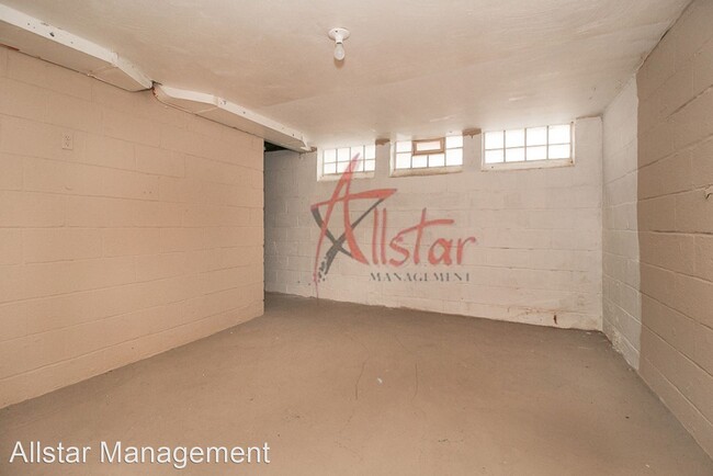 Foto del edificio - 2 br, 1 bath House - 20460 Lakeshore Blvd