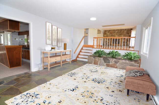 Building Photo - 21 Saxony Dr