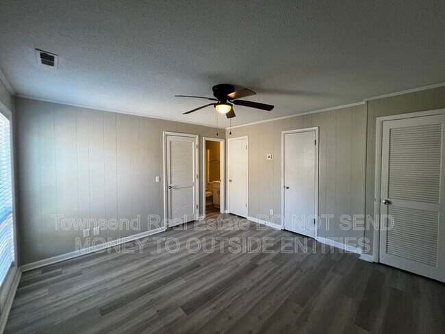 Foto del edificio - 5874 Century Oaks Dr