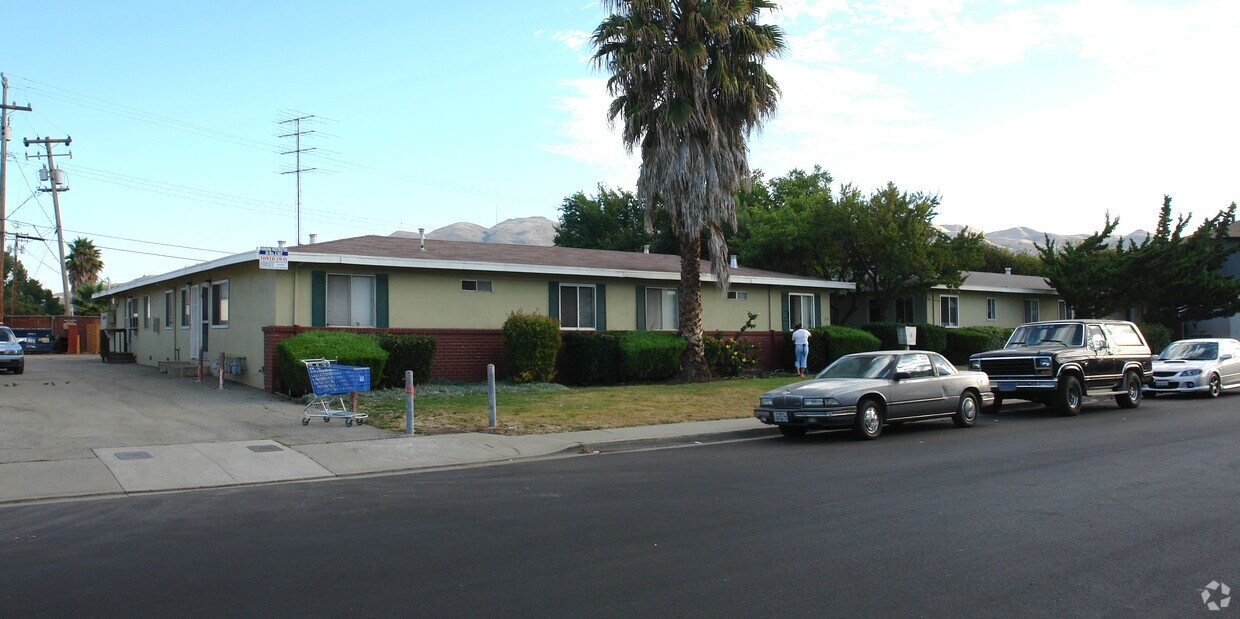 Building Photo - 180-184 Dempsey Rd