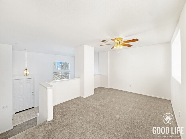 Building Photo - Modern 2BR/2BA Condo with Private Balcony in San Diego!