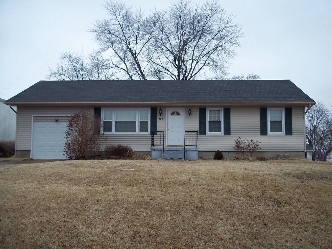 3 br, 1 bath House 905 E 1st Street House Rental in Washington, MO