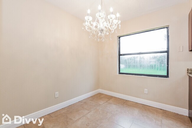 Building Photo - 724 Cornelia Ct