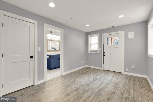 Building Photo - 909 Webster St NW