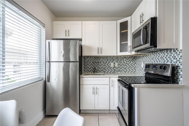 Foto del edificio - 6971 Carlyle Ave