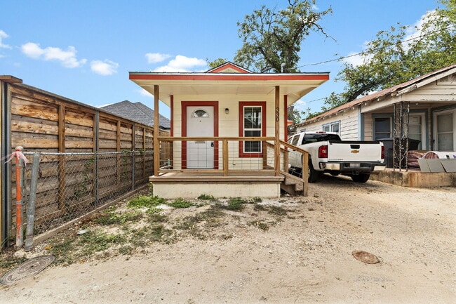 Building Photo - 330 Gem Ln